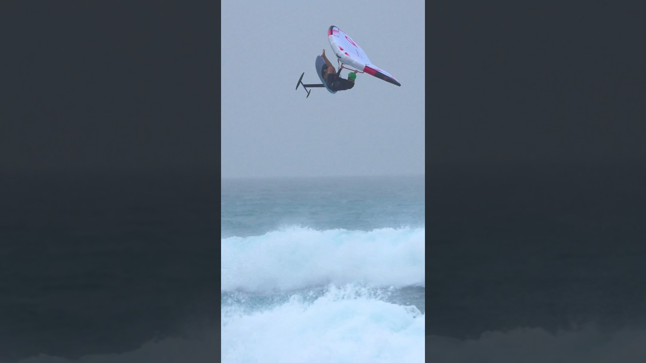 Getting techy in some smaller waves 😮‍💨 