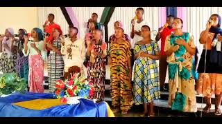 Nyasubi Youth Choir wakiwa mazoezini