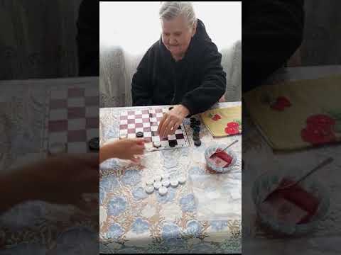 Играем в шашки: