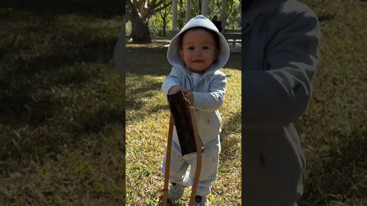 深圳現在的氣候特別好，陽光暖暖，適合戶外活動，小哥倆自然也是屋裡不呆了，除了吃飯，睡覺，基本都在外面，司機拉著他們到處玩，各大公園、遊樂場，曬黑了，更健康啦😀