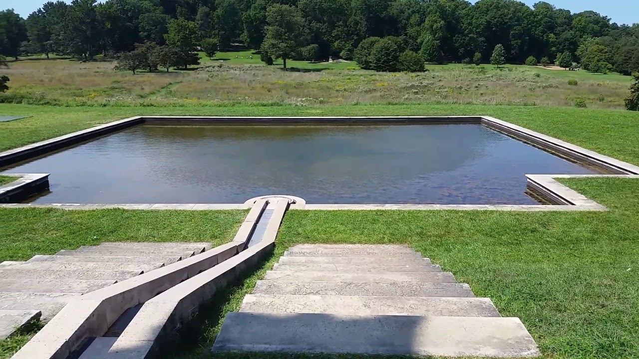 camera iphone 8 plus apk In the Middle of the Old US Capitol Building Columns in the National Arboretum Park, Washington, DC
