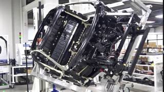 ホンダ『NSX』、職人技と先進技術融合の専門工場（回転治具、シーラー工程）