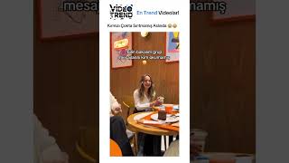 Kırmızı Çokta Sırıtmamış Aslında