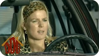 Mirja hält den ganzen Verkehr auf