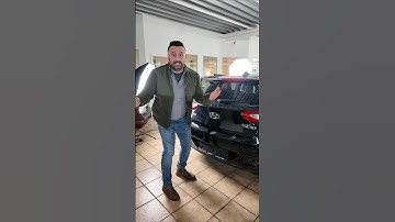 Wie öffnet man den Kofferraum eines Hyundai i30, wenn die Batterie leer oder das Schloss defekt ist?