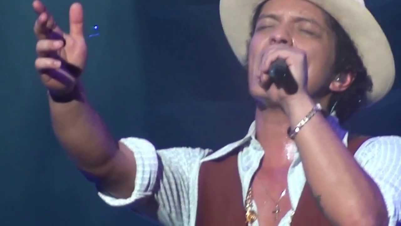 Bruno Mars -  If I Knew / It will rain Medley @ Meo Arena