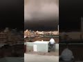 منظر السحابه التي تصل جده اليوم منظر مهيب ومخيف