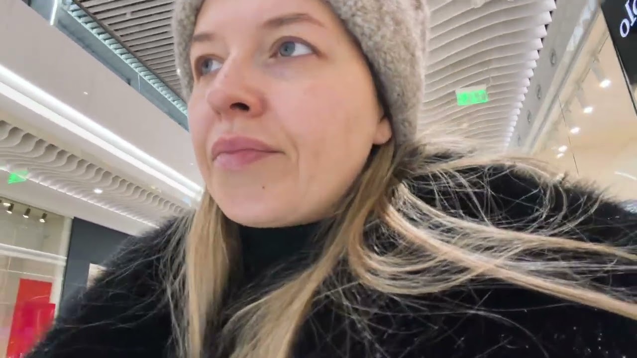 Відвезла дідуся. 