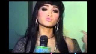 Julia Perez ; 'Dewi Perssik Harusnya Ngaca