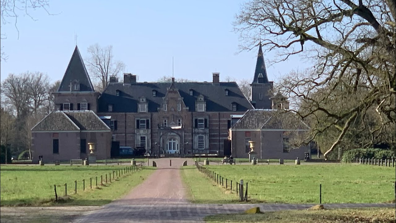 صبح آرام در قلعه Twickel.هلند.4K