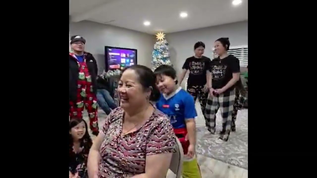 Play game lom zem kawg rau Mom and Dad