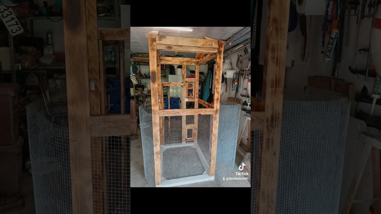 voliera per cocorite, fatta artigianalmente con legno e viti !!