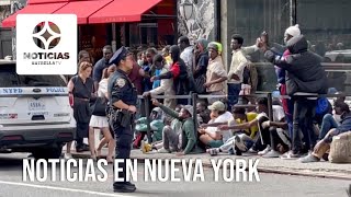 El gobierno de Nueva York realizará recortes en los apoyos a migrantes