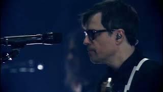 Weezer - Hash Pipe (Live Voyage To The Blue Planet Concert Film)