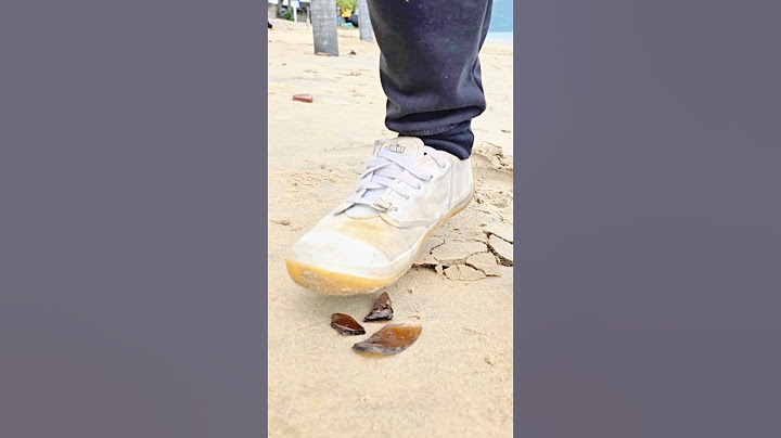 เหยียบเศษแก้วบนชายหาด ดีนะที่ใส่รองเท้า!! Be careful glass shards on the beach #ขยะ #savetheworld
