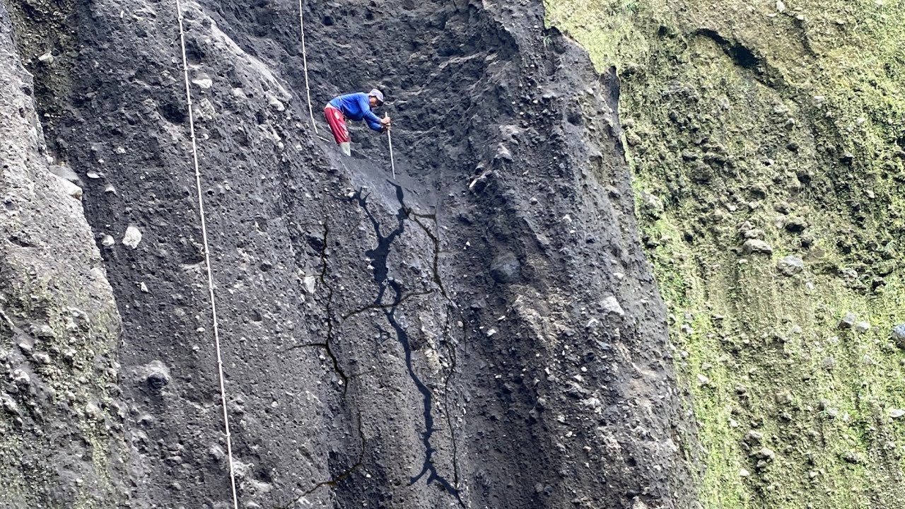The process of mining mountain sand traditionally