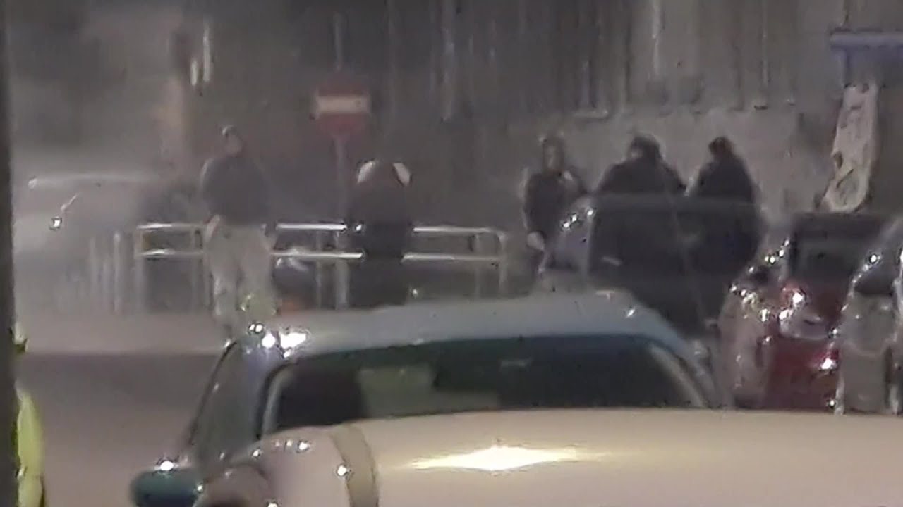Morte Ramy Elgaml, ancora disordini a Corvetto: amici e parenti in strada con estintori