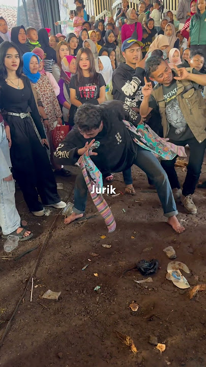 Amey dan Mila nonton orang kesurupan di seni reak Cuta Muda @Jurik-1