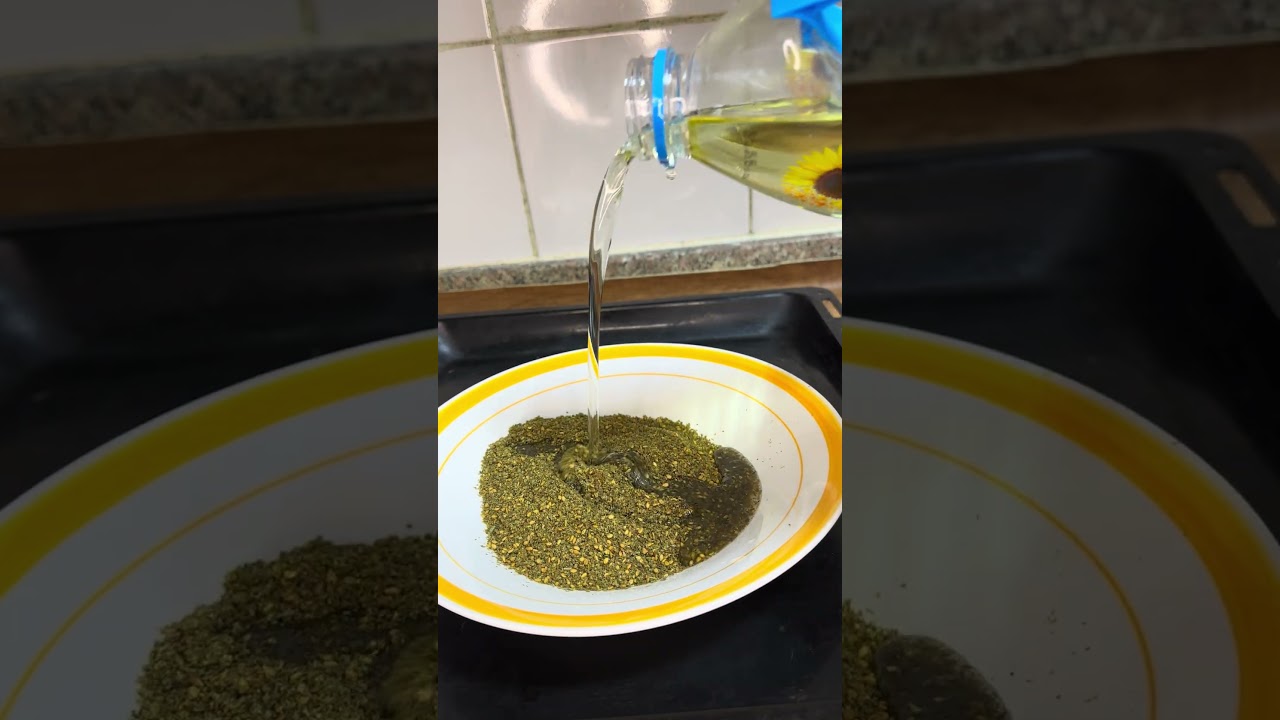 Ghar Par bany Bazar jasa Authentic Za'atar Manakish recipe | زعتر منقوشہ کی آسان ریسپی