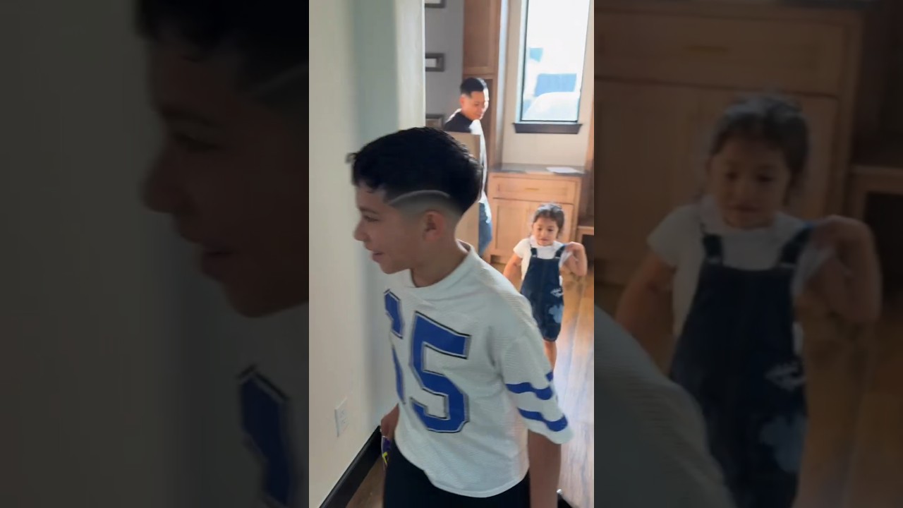 Toda la familia compró víveres en el mercado y regresó a casa. #eliesparza #spanishstyle