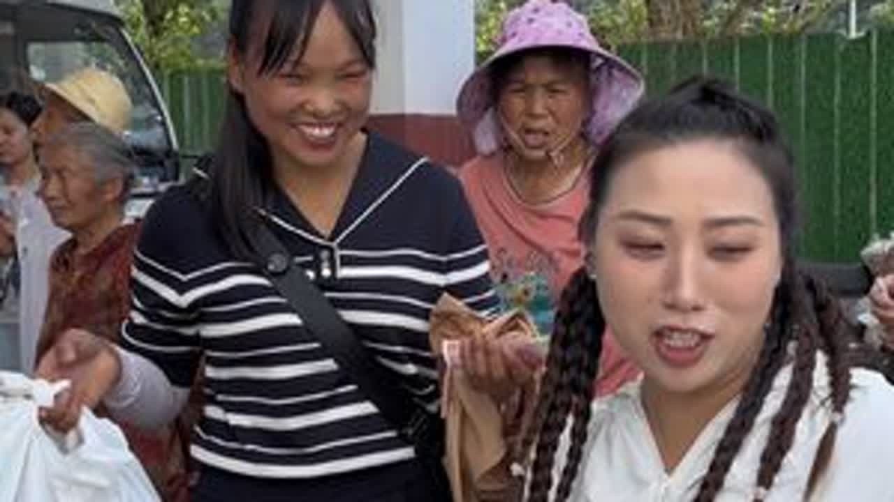 去卖竹笋结果买了一坨，有一坨要不得🤣#我的乡村生活 #记录乡村真实生活