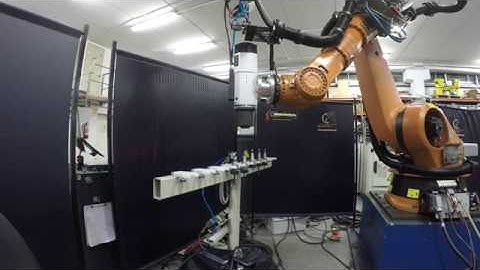 Milling robot KUKA KR210 under test