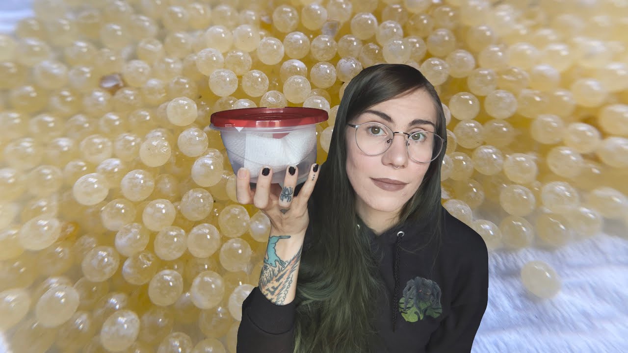 Пытаюсь СПАСТИ ЯЙЦА моего ТАРАНТУЛА!.. Открылся слишком рано