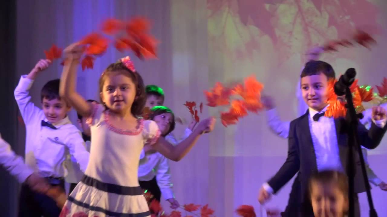 Dünya Ana Məktəbi. Yarpaqlarla rəqs