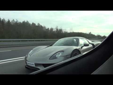 koenigsegg-agera-r-encounter-with-porsche-918-spyder-highspeed-oval-uncut-50-fps