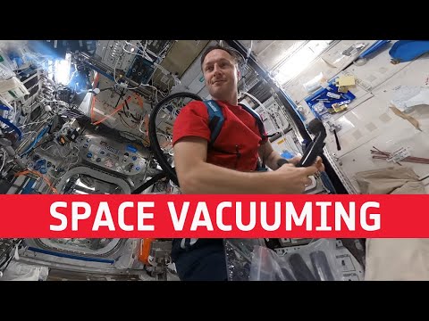 Space vacuuming in 360º | Cosmic Kiss