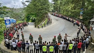 Jalan Dikosongkan Konvoi 5 Unit Truk Dari Luar Negeri Bawa Bantuan Bencana Banjir Bandang Sumbar