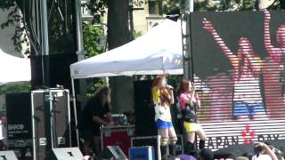 HALCALI's performance at Japan Day NYC in 2008!! Song: Twinkle Star.