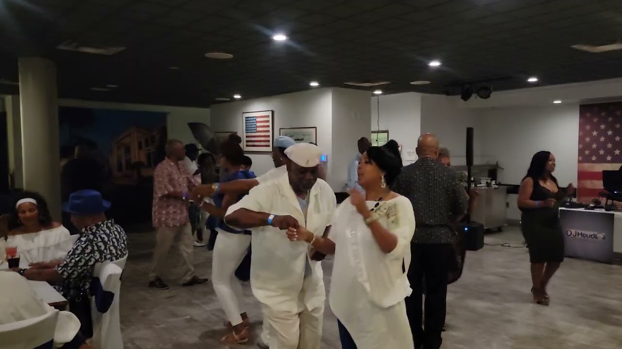 Dancing to the Whispers @2nd Sunday Set. MN