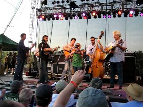 Young fiddler Hanna Livingston with The Traveling McCourys, Del McCoury and Ronnie Bowman