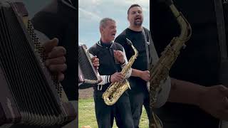 Pure talent, no training—just vibe, improvisation, and an unforgettable atmosphere 🎶🔥