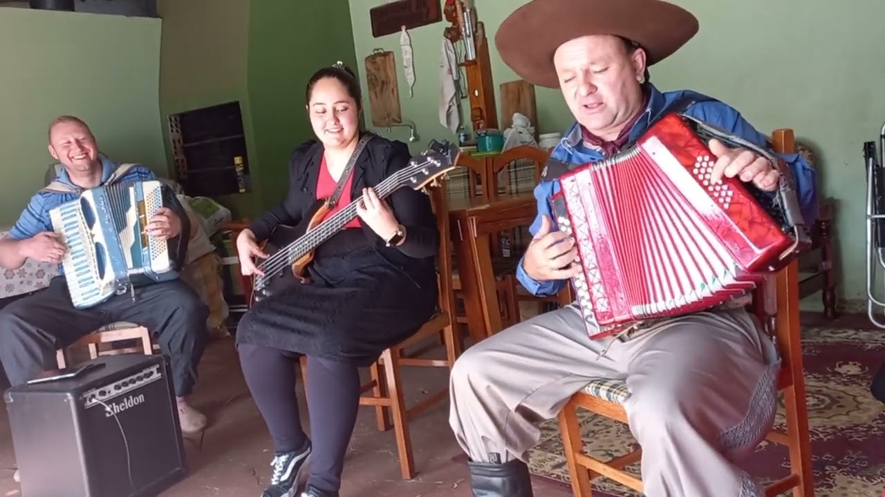 TRIO ADORAÇÃO E GAÚCHO FELIZ COM JESUS