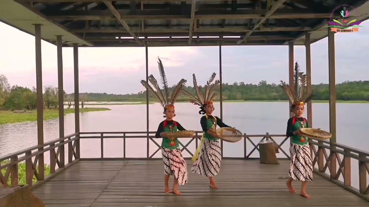 SDS HAMPARAN 1_ANAK DAN TRADISI KELUARGA TARI TULAK MANYAUK_Mauliya Ani S, M Caser R, Aulia Syifa F