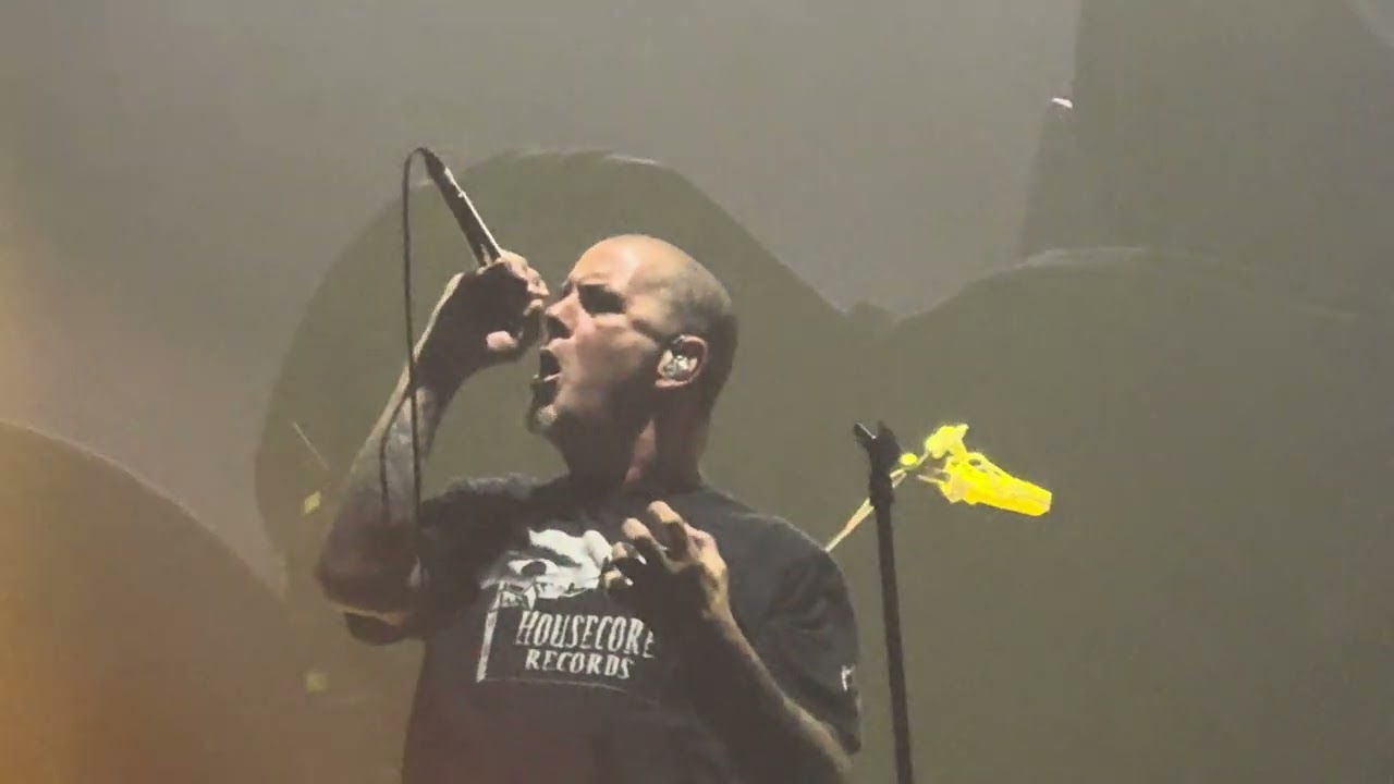 Down “Bury Me In Smoke” live at the Kia Forum in Inglewood, CA (03/29/2025)