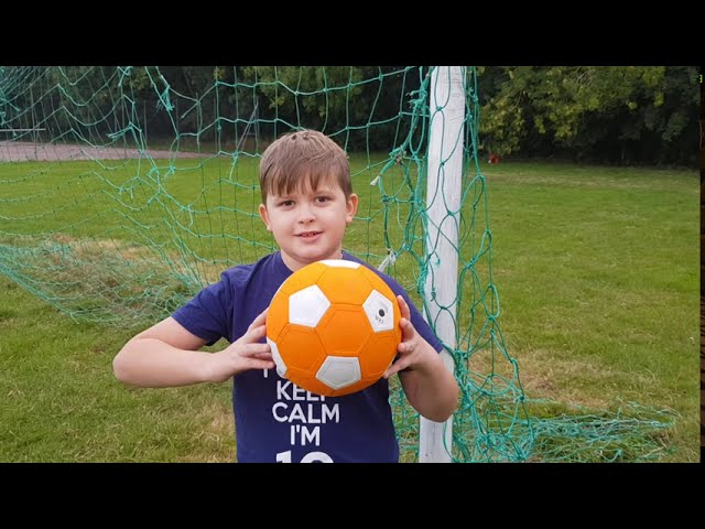 Kickerball – Pelota de fútbol curva y con efecto – Patea como los  profesionales, gran regalo para niños y niñas – Perfecto para partido o  juego al