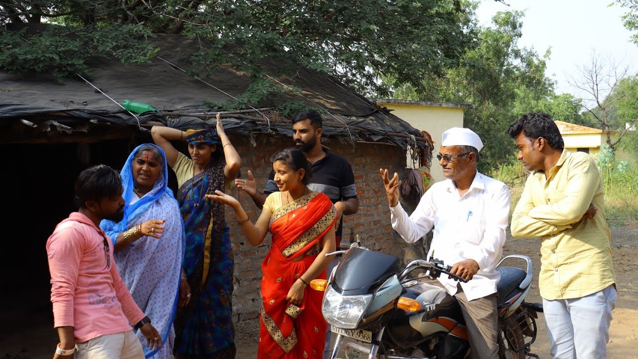 बारकी सुन💃लय चराचरा बोलती म्हणुन😘 सासुने कोण बोलावलं🤔By-Ashwini gavhane