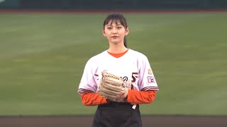 【夢の始球式】「いぎなり東北産」の桜ひなのさんがノーバウンド投球！