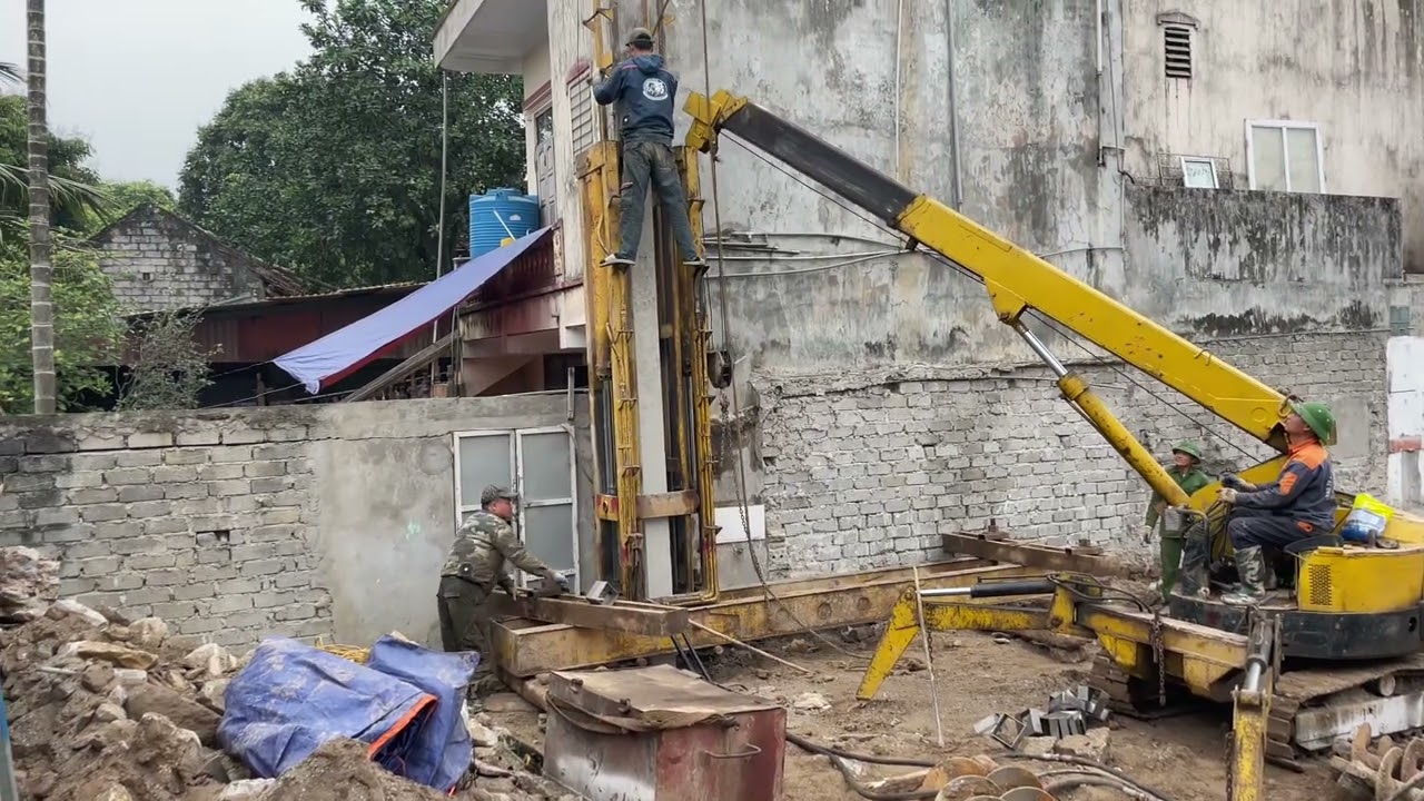 Cận cảnh quá trình ép cọc bê tông làm móng nhà | Duy Thiện Vlogs