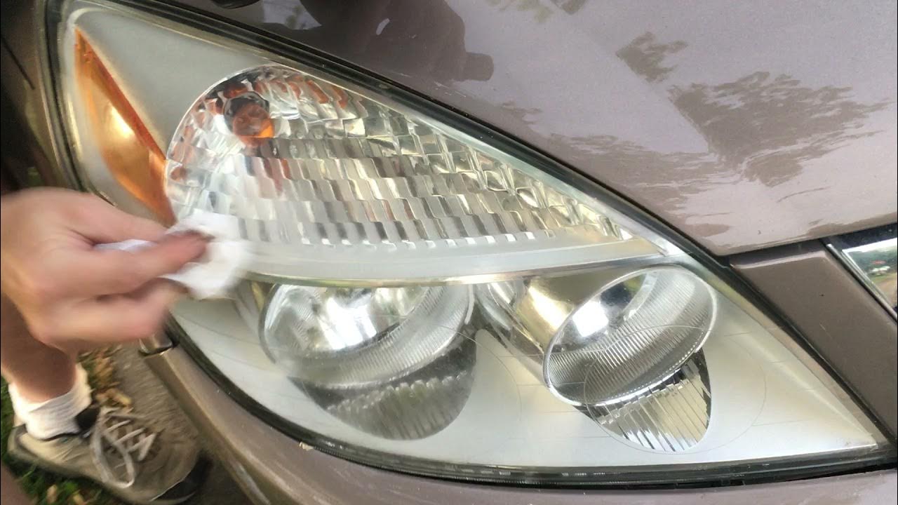 Clean Your Cars Headlights With Rubbing Compound in 3 minutes! 