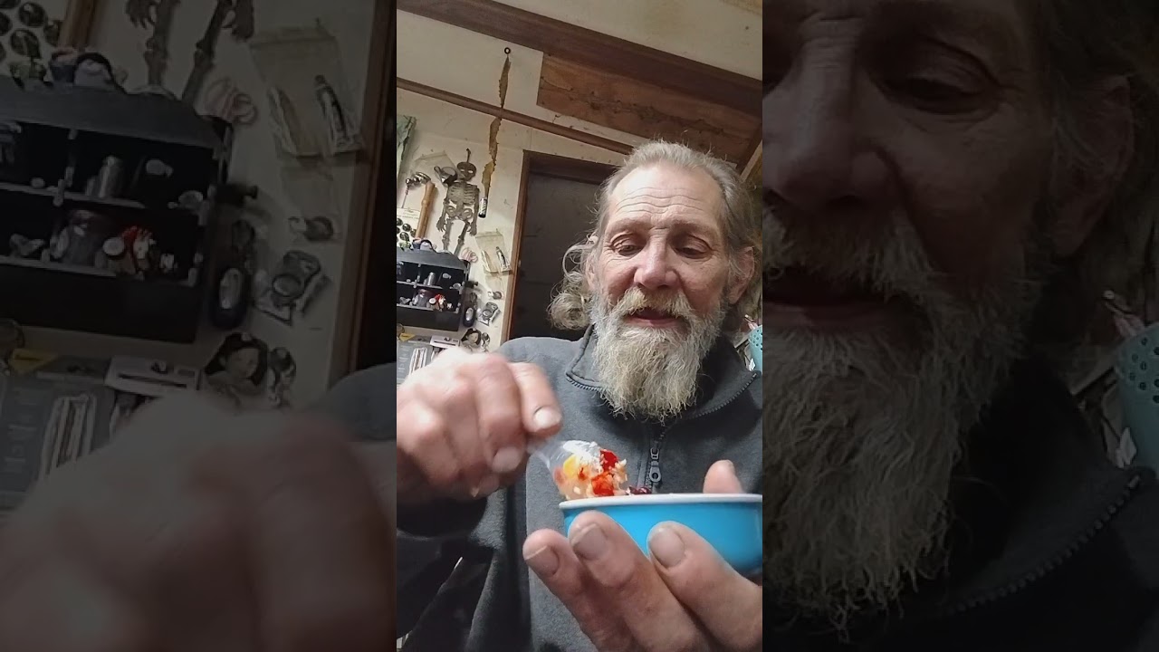 Мексиканский салат с тунцом от Better Goods и оливки Каламата из Dollar Tree. Отличное сочетание.