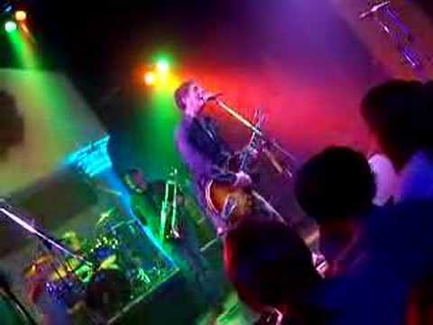 在 YouTube 上观看 distorted penguins 在 YouTube 上观看 distorted penguins