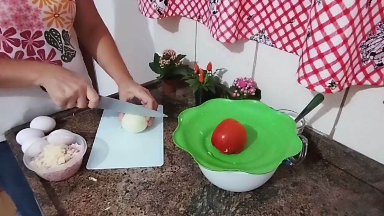 Sem ideia pra janta? Fiz omelete só com o que tinha na geladeira