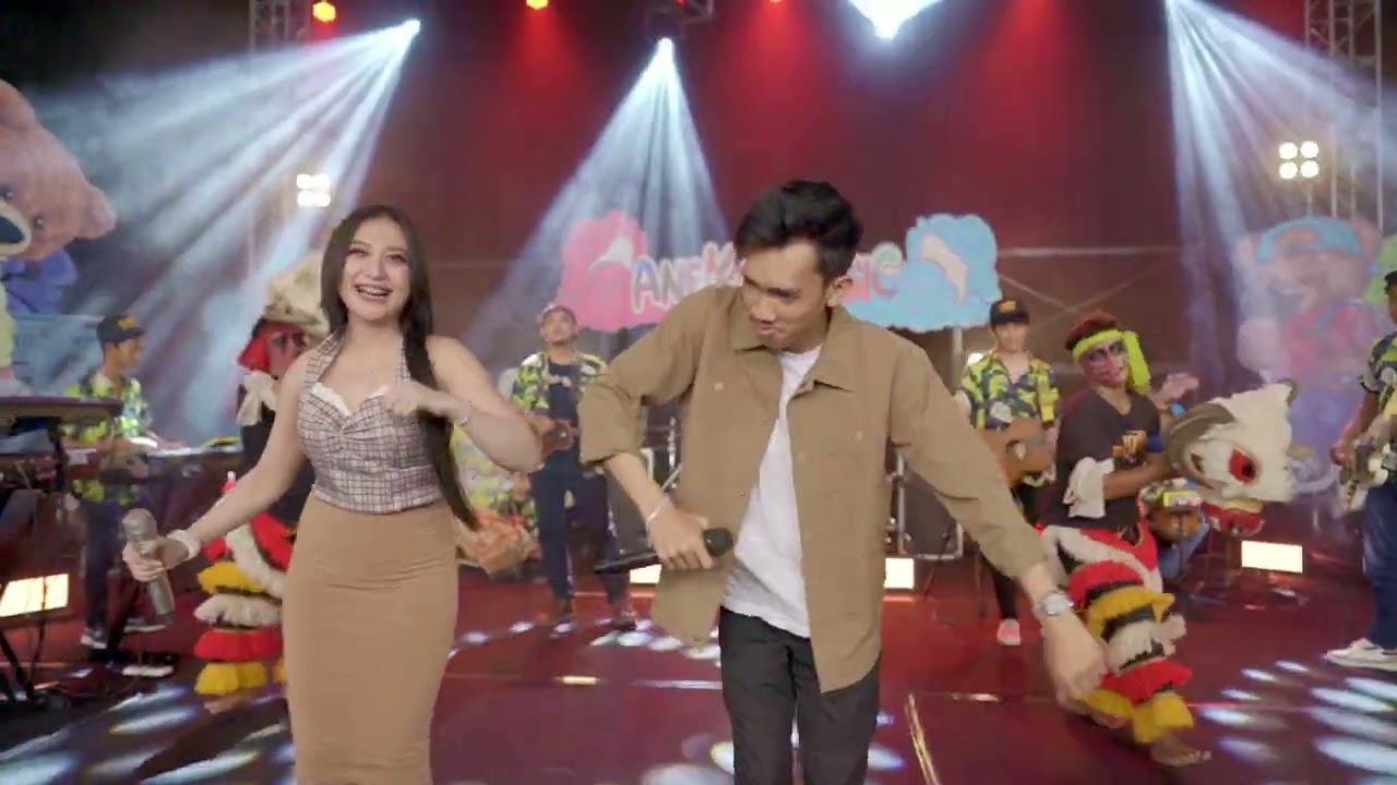 SHINTA ARSINTA & ARYA GALIH WAKTU NYANYI MBEROT