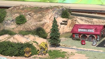 Briefcase z Scale Trains  Outdoors