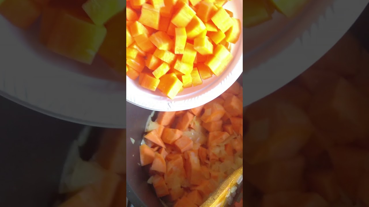 מרק בטטה שמנת וגזר של אייל הררי
