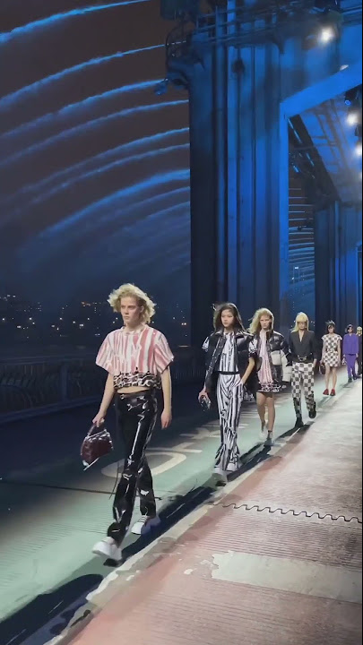 Hoyeon Jung Walks in Louis Vuitton 2023 Show
